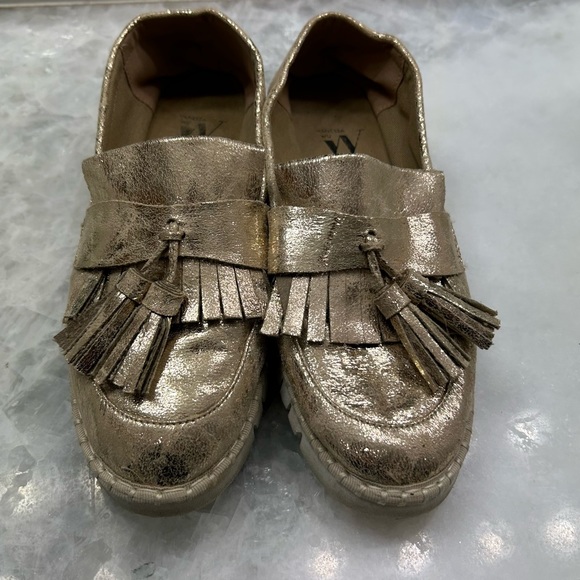 Vanessa Wu, Gold, Loafers, Flats, w Tassle/Fringe, White Sole, Size 39 - Picture 7 of 8